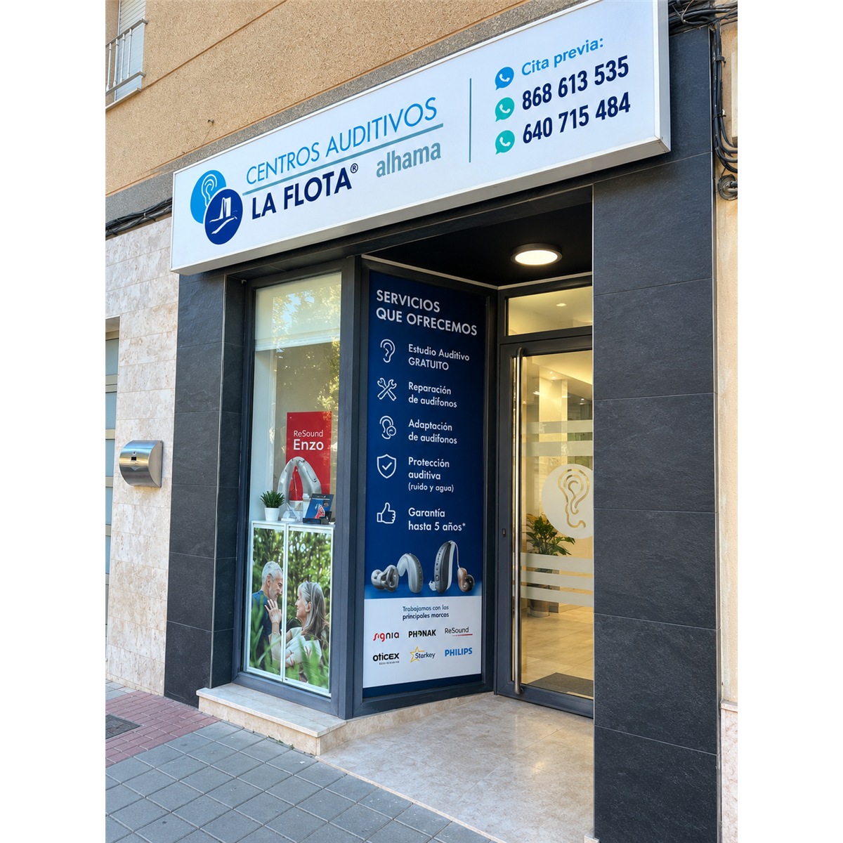 Fachada completa del Centro Auditivo La Flota en Alhama.